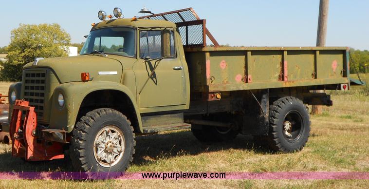 image for item D9109 1975 International heavy truck