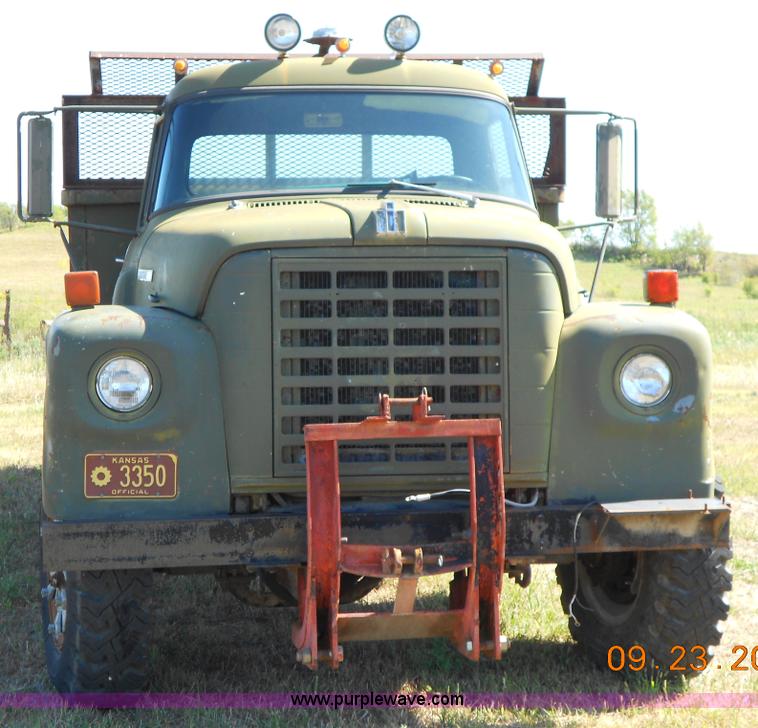 image for item D9109 1975 International heavy truck