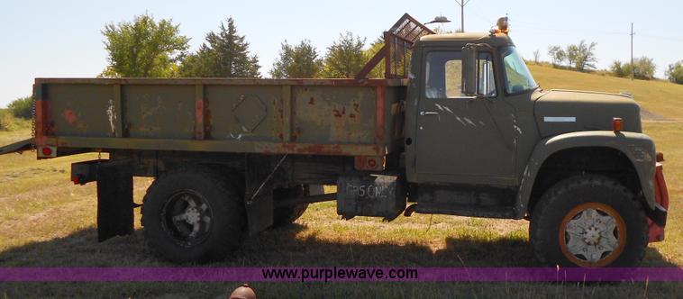 image for item D9109 1975 International heavy truck