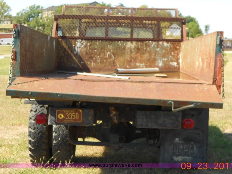 image for item D9109 1975 International heavy truck