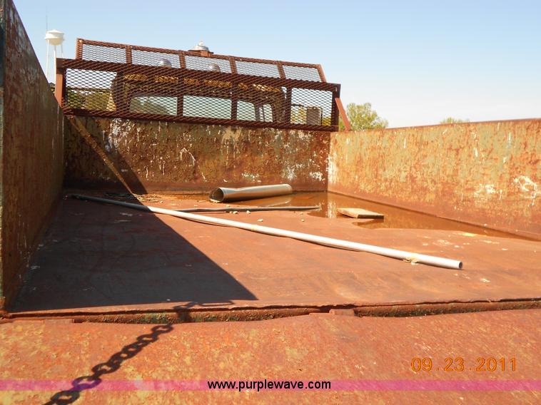 image for item D9109 1975 International heavy truck