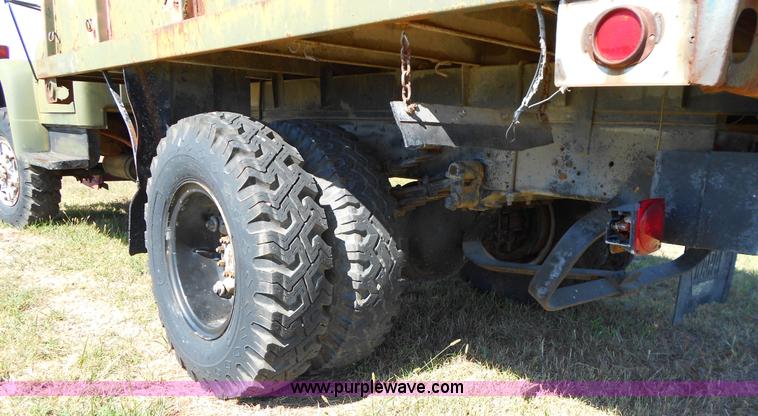 image for item D9109 1975 International heavy truck