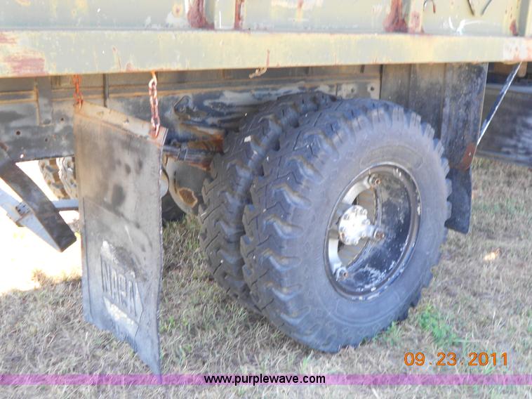 image for item D9109 1975 International heavy truck