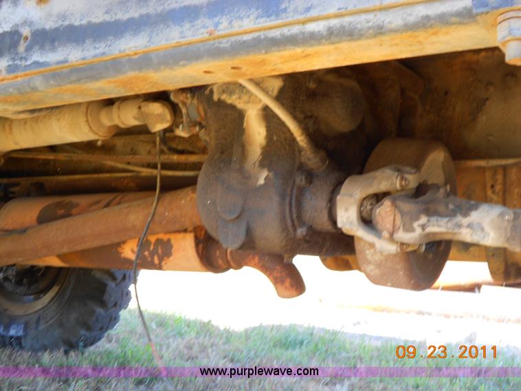 image for item D9109 1975 International heavy truck