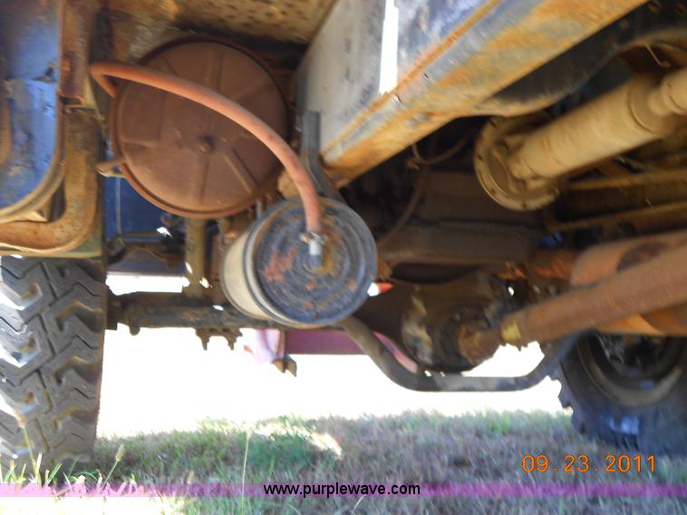 image for item D9109 1975 International heavy truck