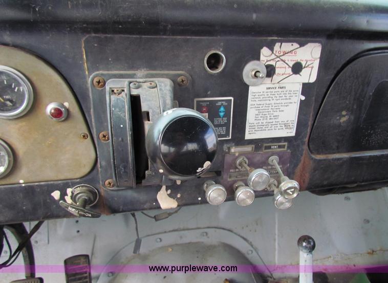 image for item D9109 1975 International heavy truck