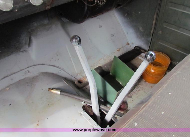 image for item D9109 1975 International heavy truck