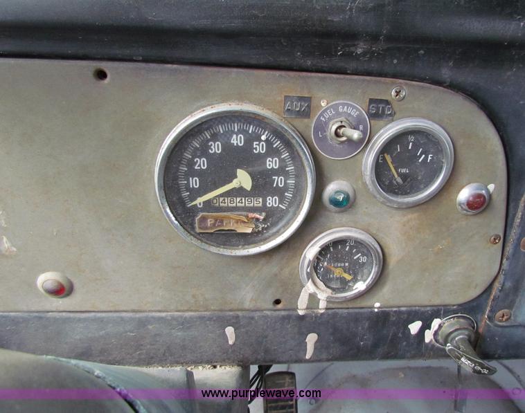 image for item D9109 1975 International heavy truck