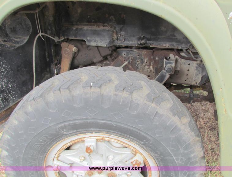 image for item D9109 1975 International heavy truck