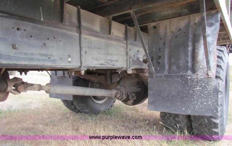 image for item D9109 1975 International heavy truck