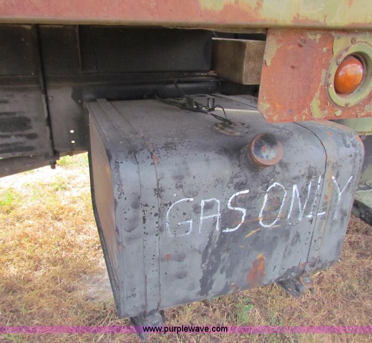 image for item D9109 1975 International heavy truck