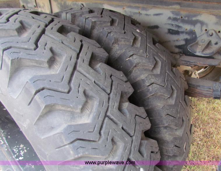 image for item D9109 1975 International heavy truck