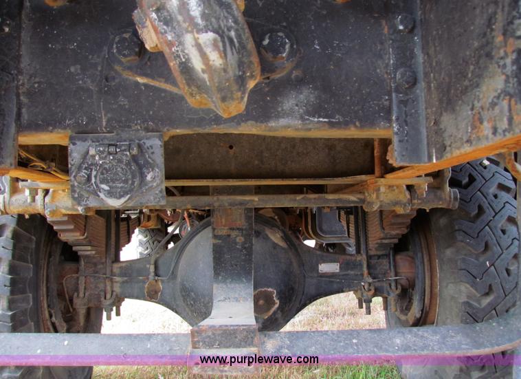 image for item D9109 1975 International heavy truck