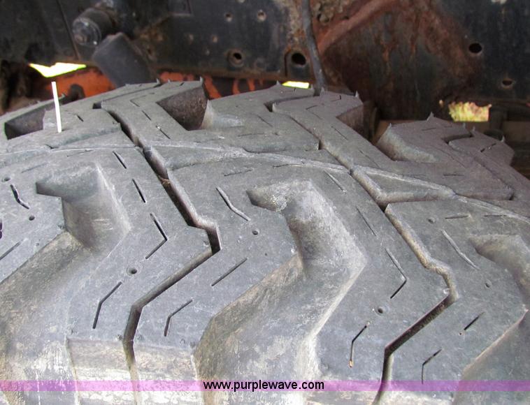 image for item D9109 1975 International heavy truck