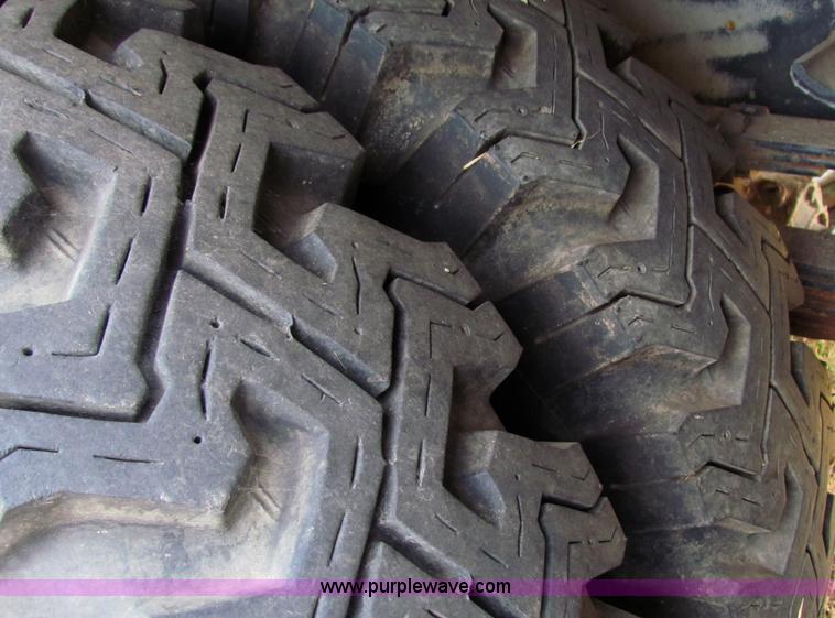 image for item D9109 1975 International heavy truck