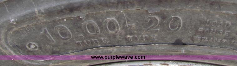 image for item D9109 1975 International heavy truck