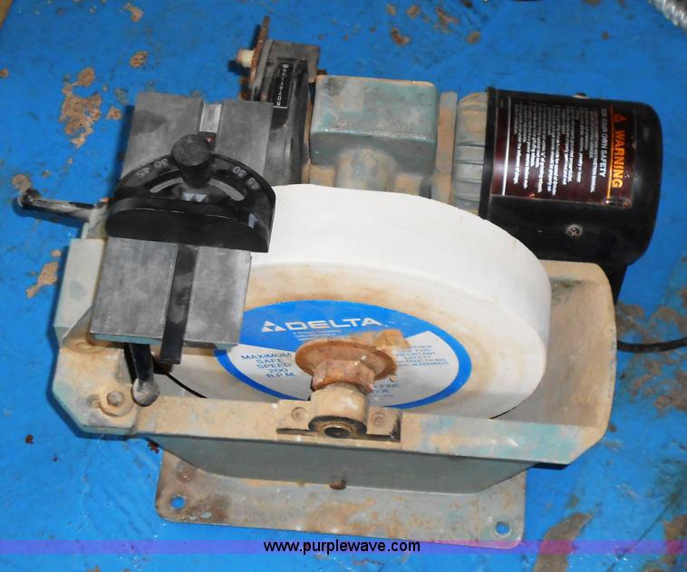 image for item D9110 (2) bench grinders