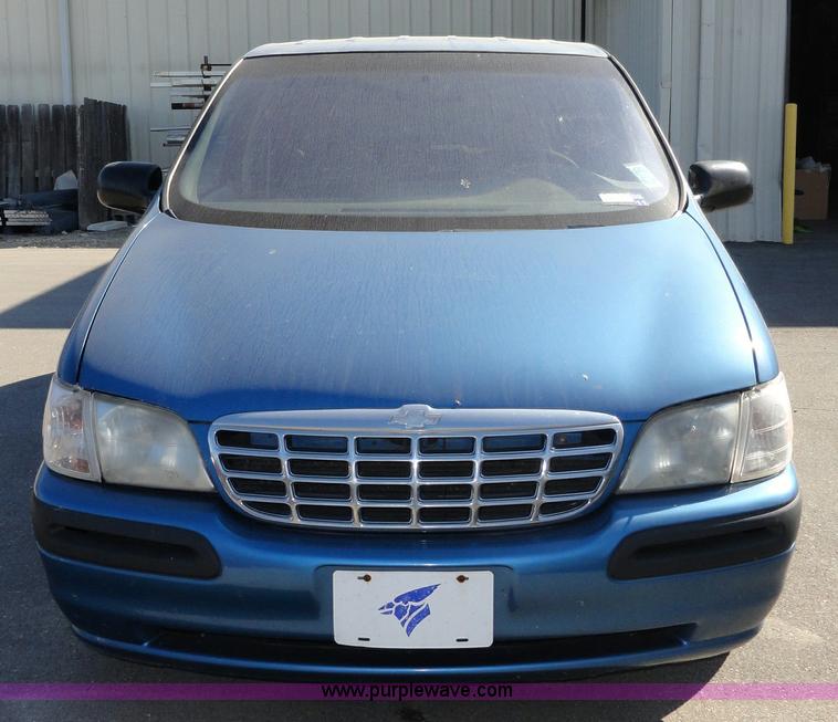 image for item F9413 1999 Chevrolet Venture LS mini van