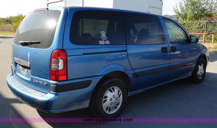 image for item F9413 1999 Chevrolet Venture LS mini van