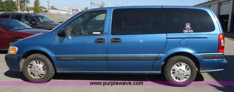 image for item F9413 1999 Chevrolet Venture LS mini van