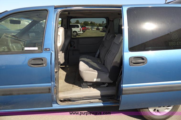 image for item F9413 1999 Chevrolet Venture LS mini van