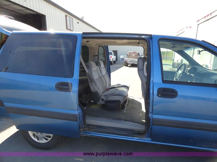 image for item F9413 1999 Chevrolet Venture LS mini van