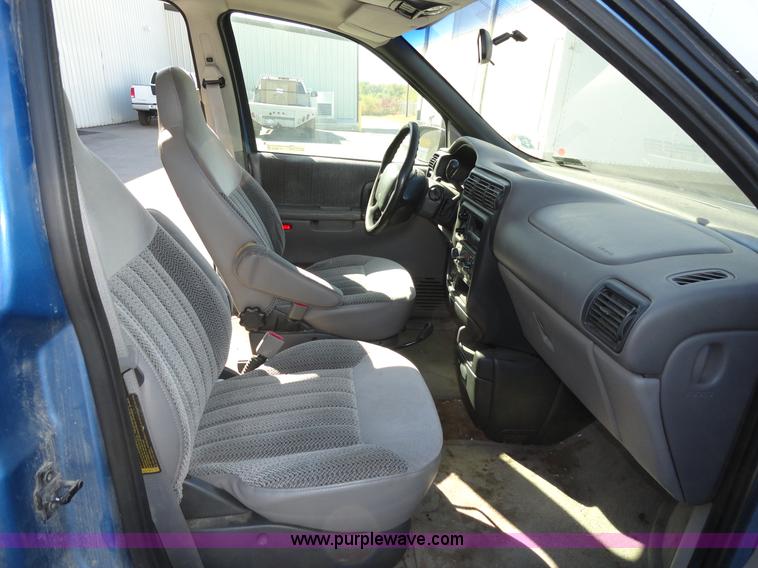 image for item F9413 1999 Chevrolet Venture LS mini van