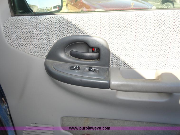 image for item F9413 1999 Chevrolet Venture LS mini van