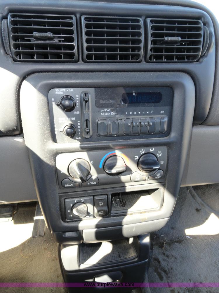 image for item F9413 1999 Chevrolet Venture LS mini van
