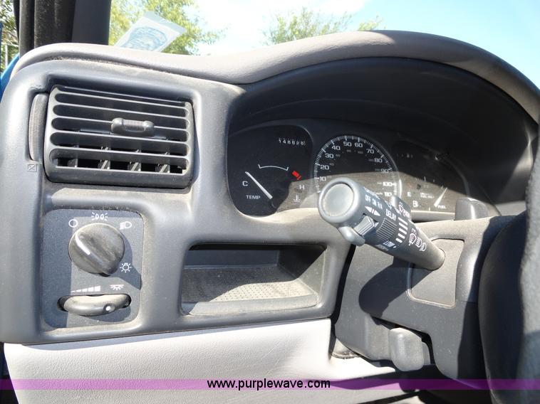 image for item F9413 1999 Chevrolet Venture LS mini van