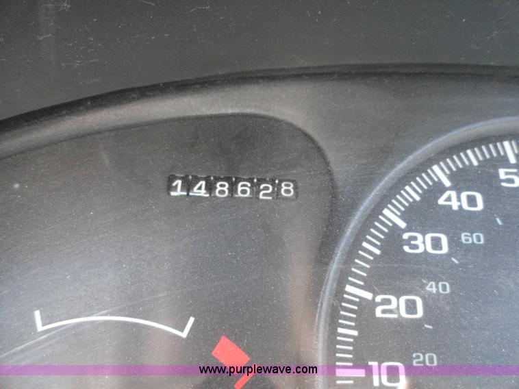 image for item F9413 1999 Chevrolet Venture LS mini van