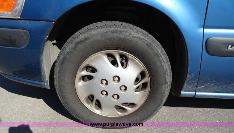 image for item F9413 1999 Chevrolet Venture LS mini van