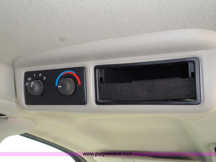 image for item F9413 1999 Chevrolet Venture LS mini van