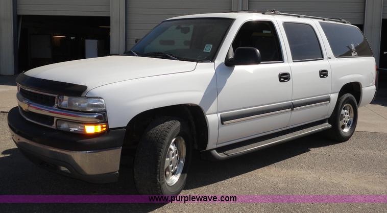 image for item F9415 2002 Chevrolet Suburban 1500 LS SUV
