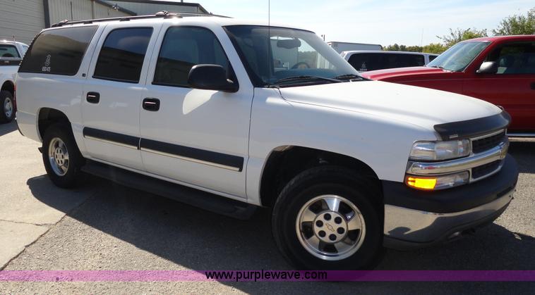 image for item F9415 2002 Chevrolet Suburban 1500 LS SUV