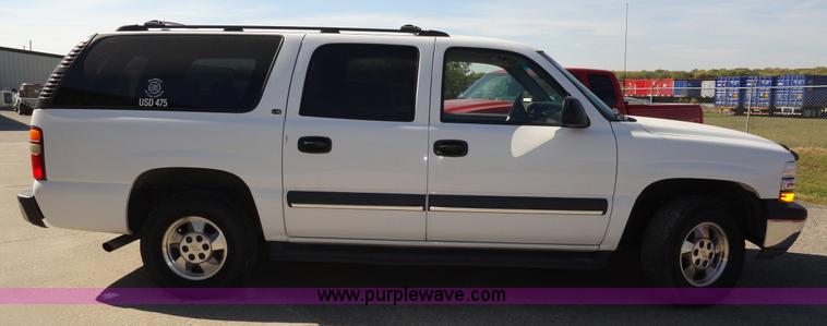 image for item F9415 2002 Chevrolet Suburban 1500 LS SUV