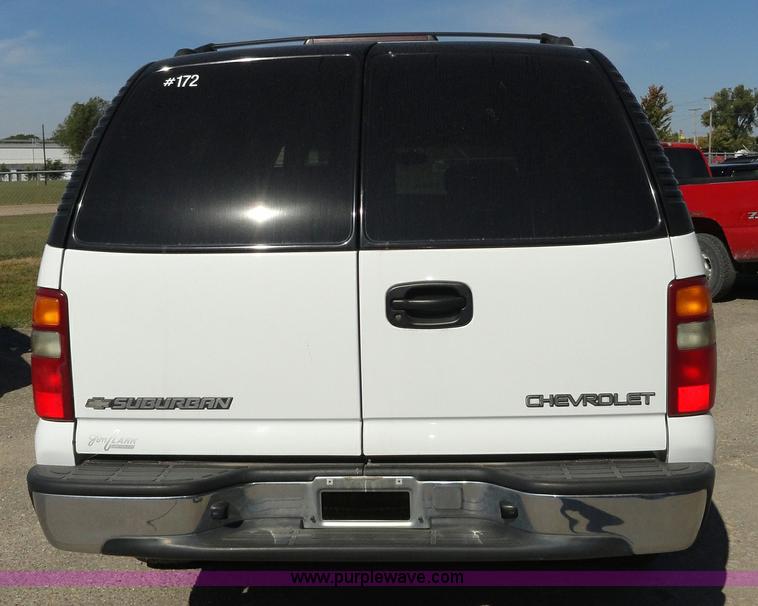 image for item F9415 2002 Chevrolet Suburban 1500 LS SUV