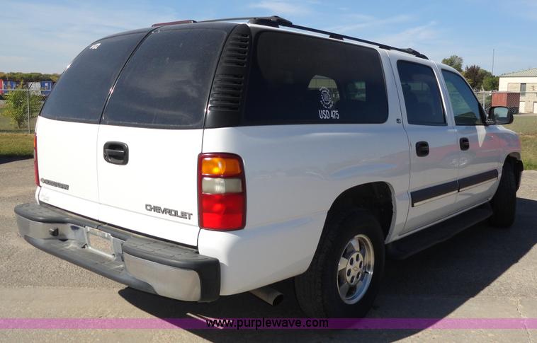 image for item F9415 2002 Chevrolet Suburban 1500 LS SUV
