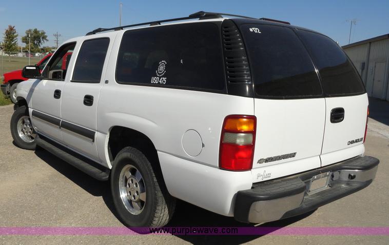 image for item F9415 2002 Chevrolet Suburban 1500 LS SUV