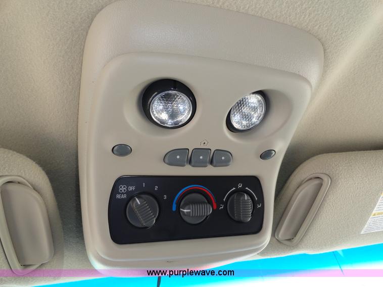 image for item F9415 2002 Chevrolet Suburban 1500 LS SUV