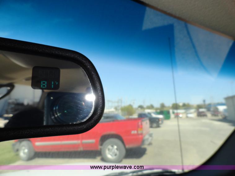 image for item F9415 2002 Chevrolet Suburban 1500 LS SUV