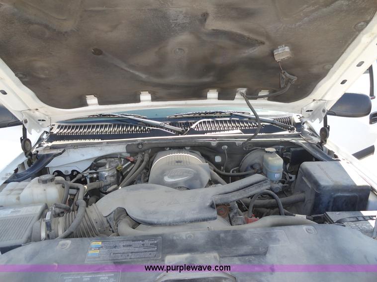 image for item F9415 2002 Chevrolet Suburban 1500 LS SUV