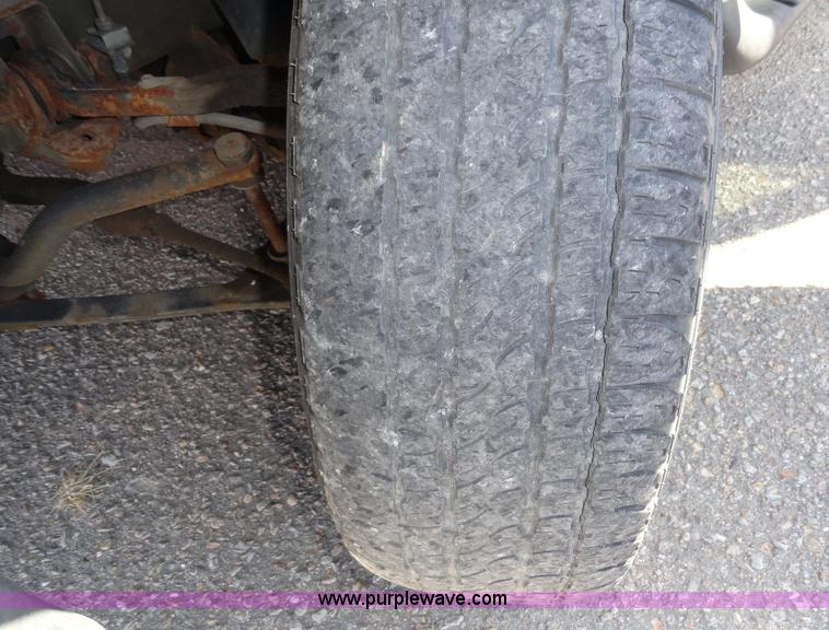 image for item F9415 2002 Chevrolet Suburban 1500 LS SUV