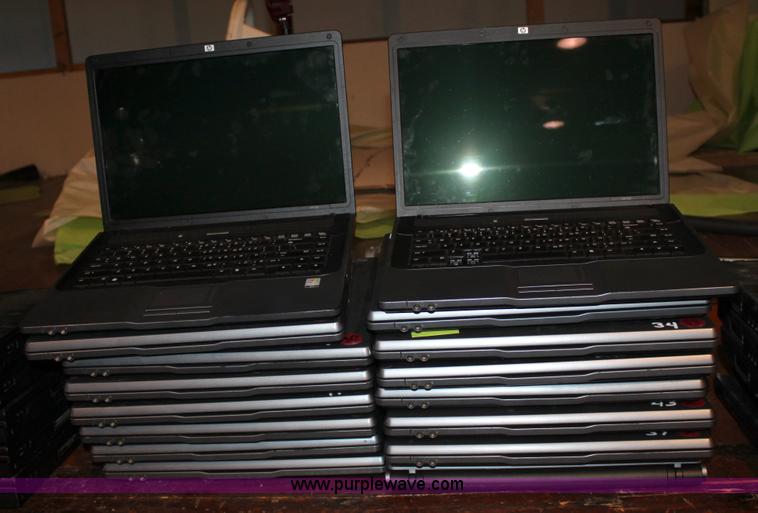 image for item F9888 (16) HP 530 laptop computers