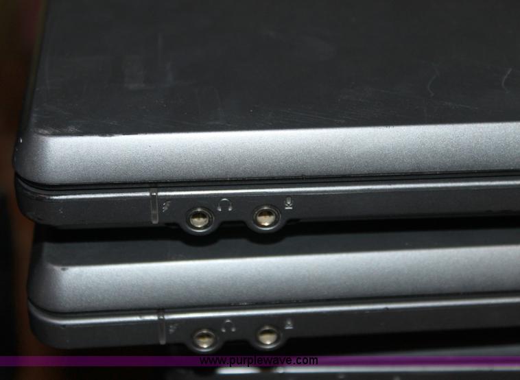 image for item F9888 (16) HP 530 laptop computers