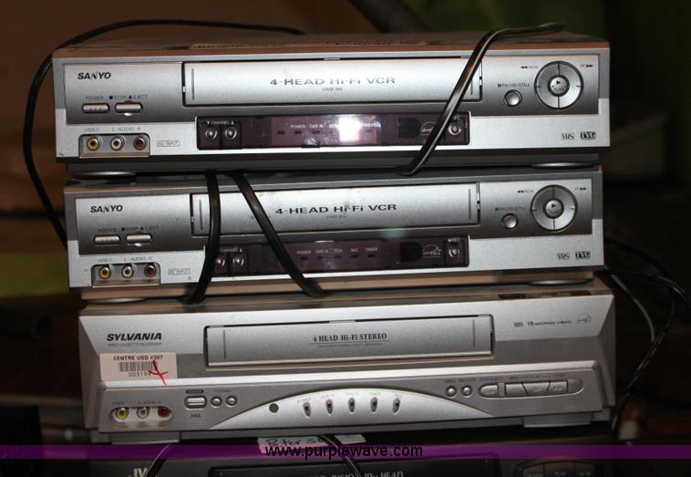 image for item F9890 Assorted electronics