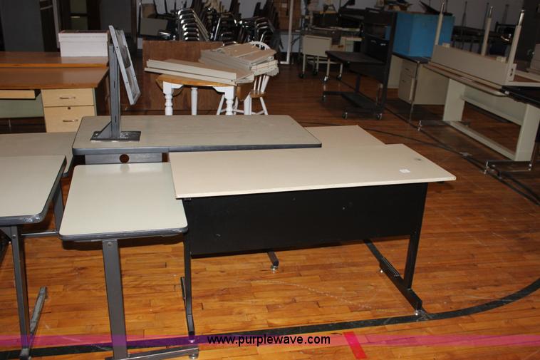 image for item F9891 Assorted office furniture