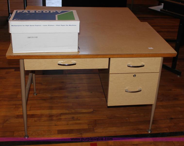 image for item F9891 Assorted office furniture