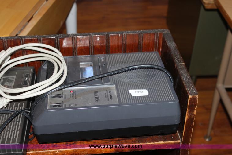 image for item F9891 Assorted office furniture