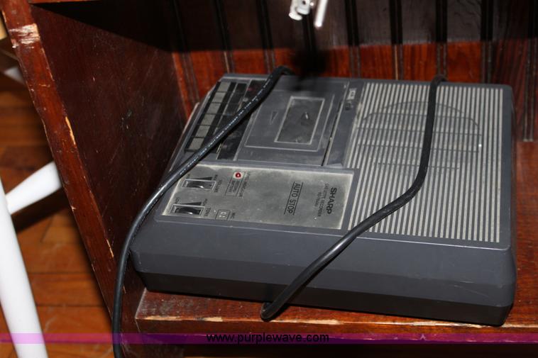 image for item F9891 Assorted office furniture